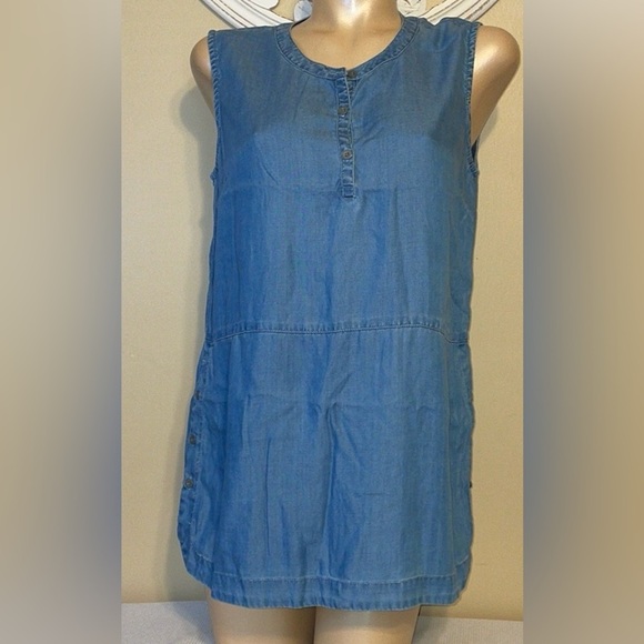 North Style womens shirt Medium 8 10 top blue jean denim sleeveless tunic button - Picture 1 of 8